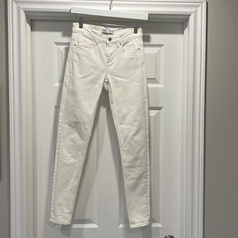 Zara White Skinny Jeans, Size USA 2.